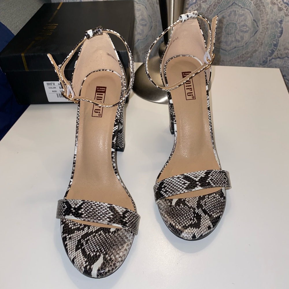 IDIFU Black and White Snake Print Heels